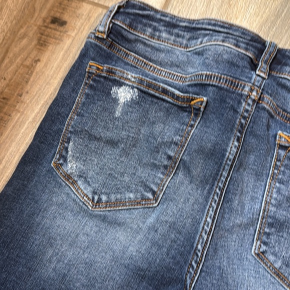 Vigoss Marley Distressed Mid Rise Jean Shorts Size 29 - Picture 10 of 12